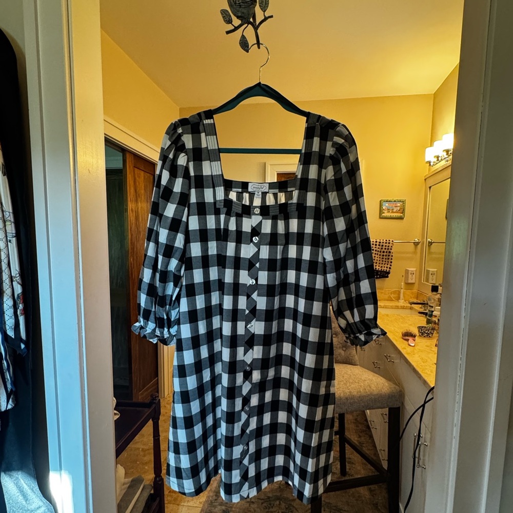 Mud Pie Black and White Buffalo Check Tunic Top